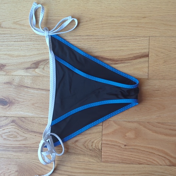 Aerie. String Cheeky Bikini Bottom. Size Small. - Picture 4 of 6